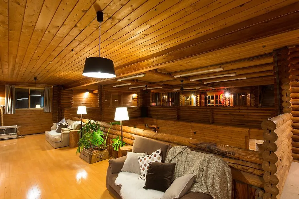 Moiwa Lodge Нисэко Гостевой дом